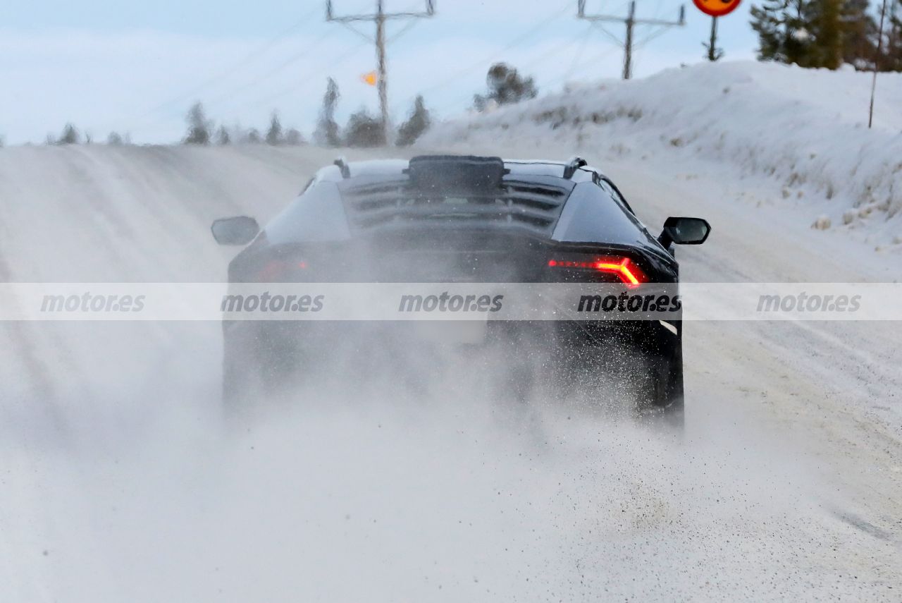 lamborghini-huracan-sterrato-2023-fotos-espia-202284253-1642615319_15.jpg