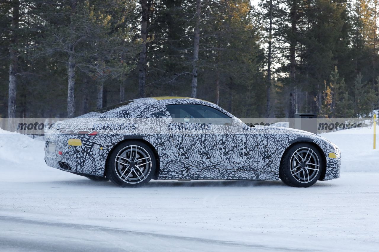 mercedes-amg-gt-2023-fotos-espia-202284365-1642765300_10.jpg