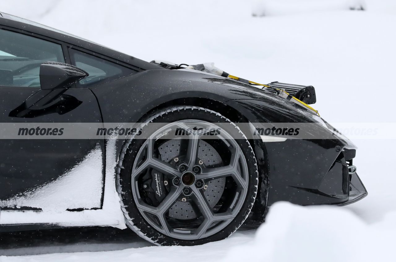 Primeras pruebas, y fotos espía, del nuevo Huracán JV