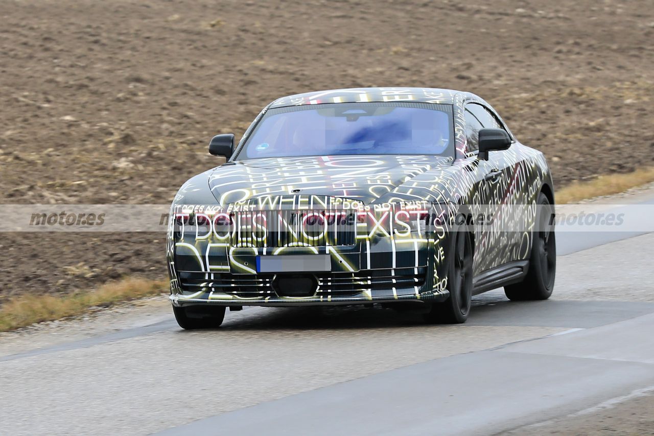 rolls-royce-spectre-fotos-espia-2023-202284636-1643797304_1.jpg
