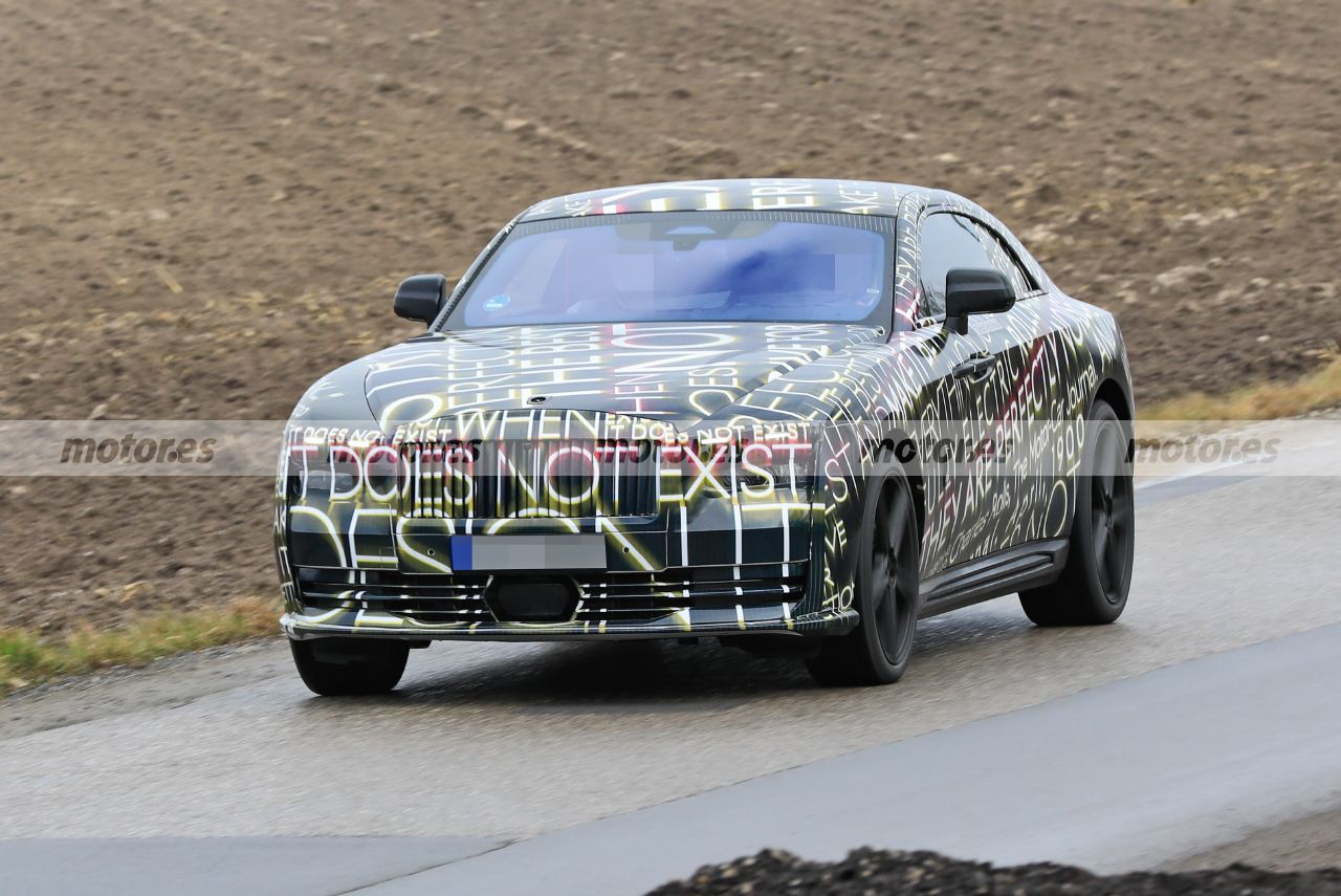 rolls-royce-spectre-fotos-espia-2023-202284636-1643797305_2.jpg