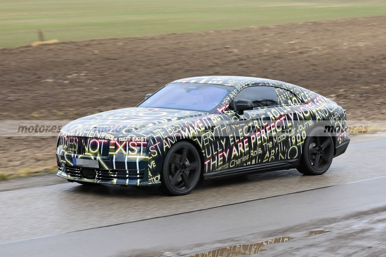 rolls-royce-spectre-fotos-espia-2023-202284636-1643797307_5.jpg
