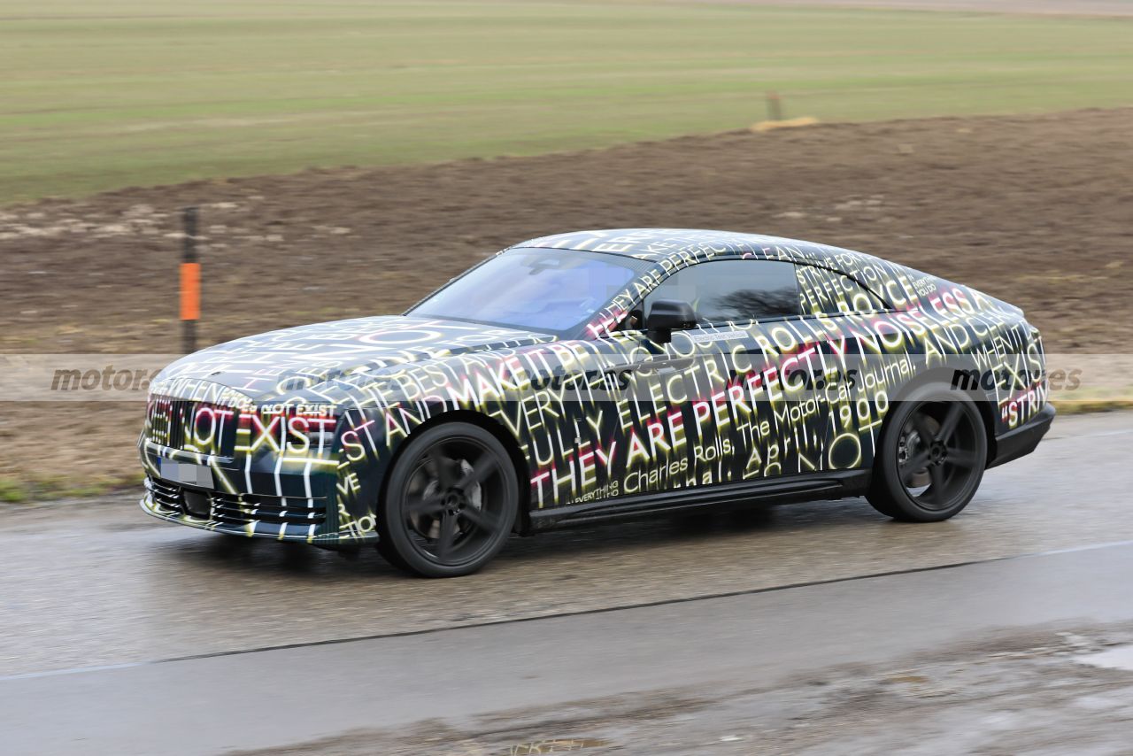 rolls-royce-spectre-fotos-espia-2023-202284636-1643797308_6.jpg