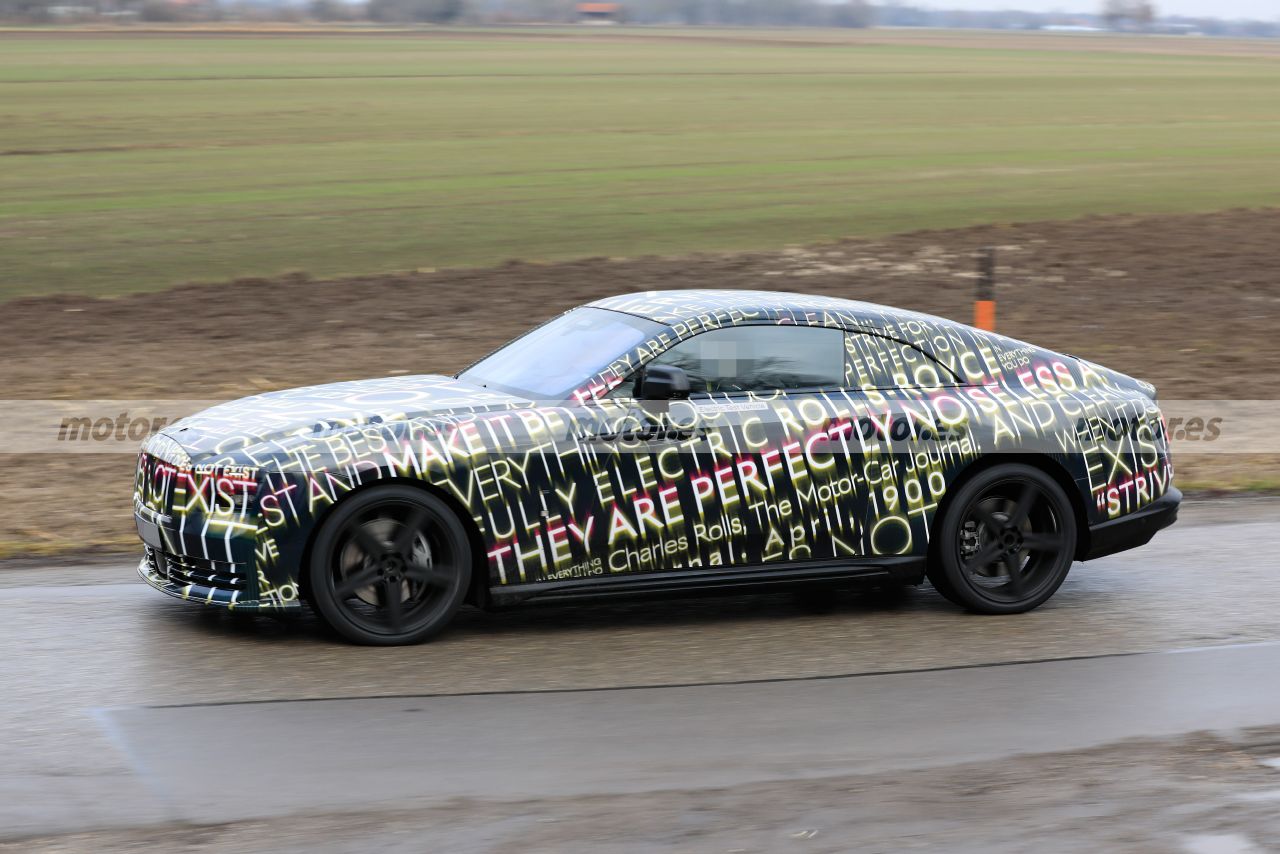 rolls-royce-spectre-fotos-espia-2023-202284636-1643797309_7.jpg