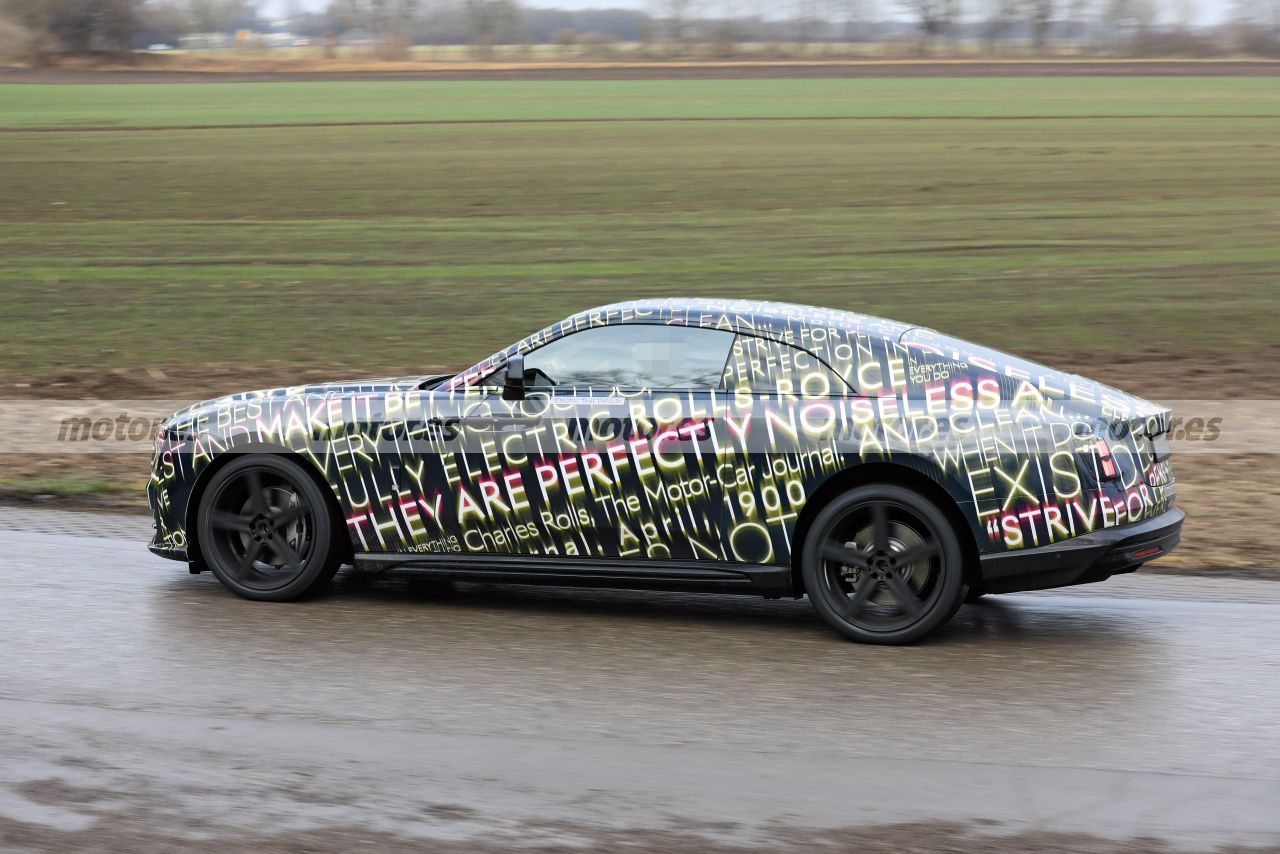 rolls-royce-spectre-fotos-espia-2023-202284636-1643797311_9.jpg