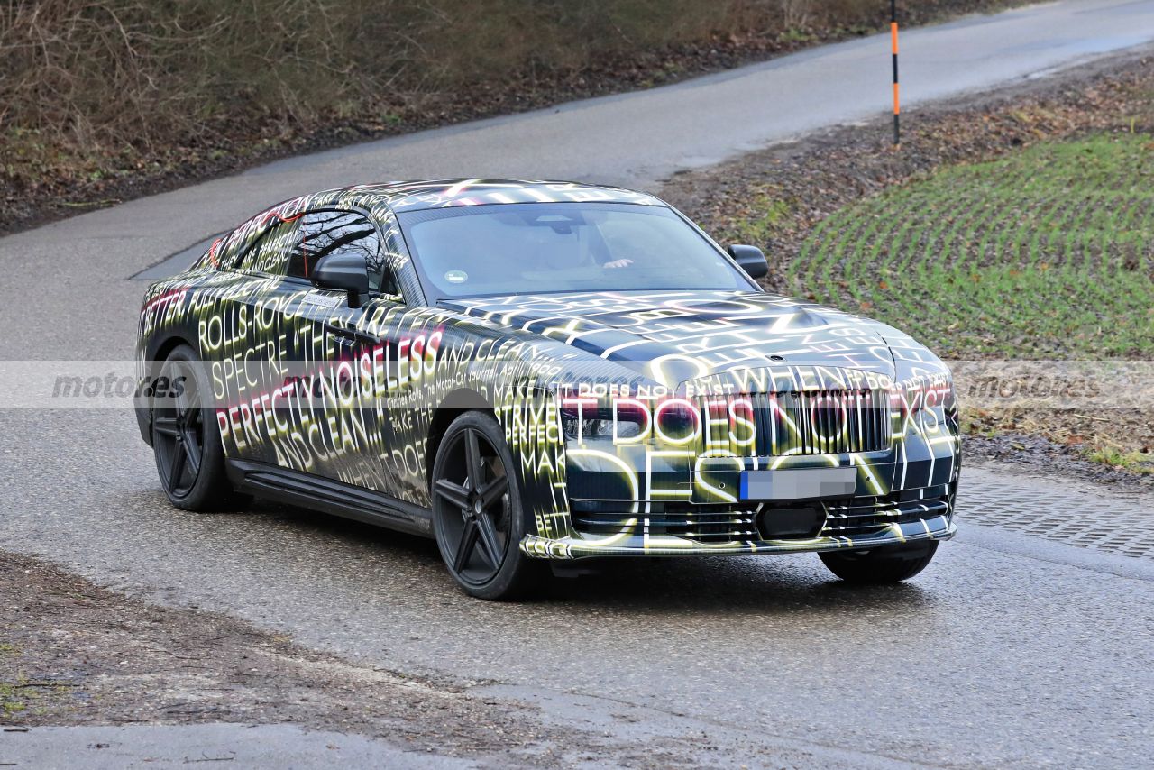 rolls-royce-spectre-fotos-espia-2023-202284636-1643797319_17.jpg