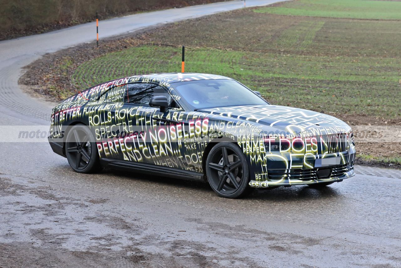 rolls-royce-spectre-fotos-espia-2023-202284636-1643797321_18.jpg