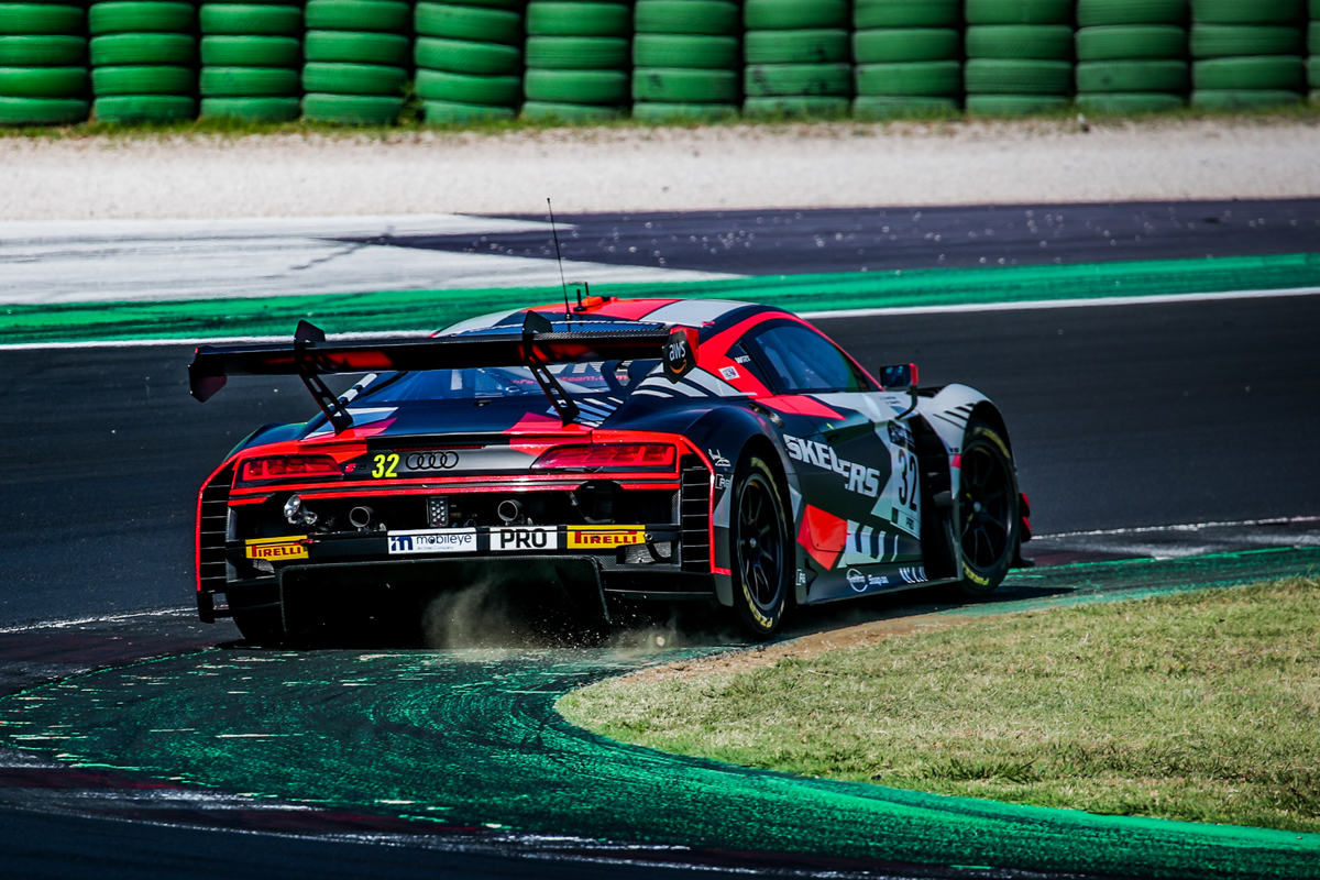 Incontestable victory of the Audi #32 over the Mercedes #89 in Misano Incontestable victory of the Audi #32 over the Mercedes #89 in Misano