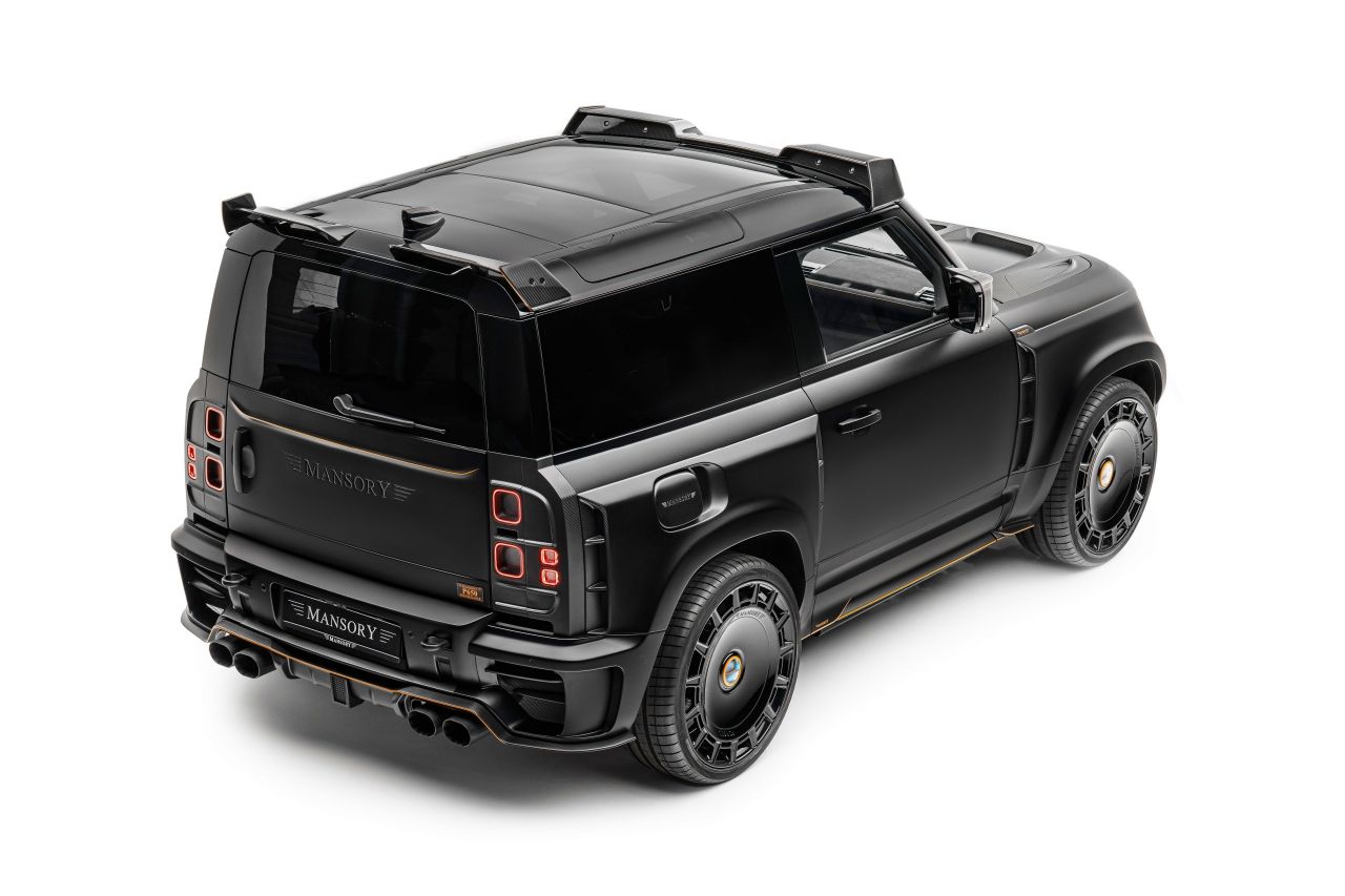 Este Land Rover Defender Black Edition no lo verás en el catálogo de la ...