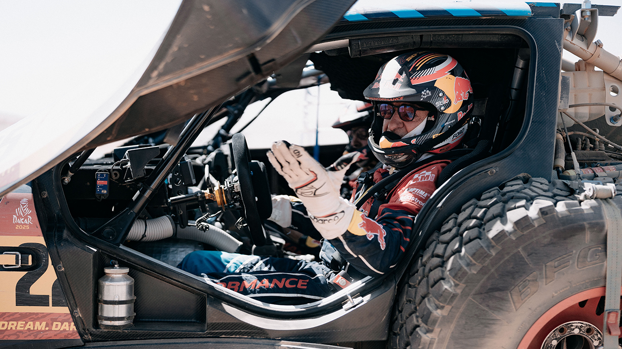 Carlos Sainz explica los motivos de su abandono del Dakar: