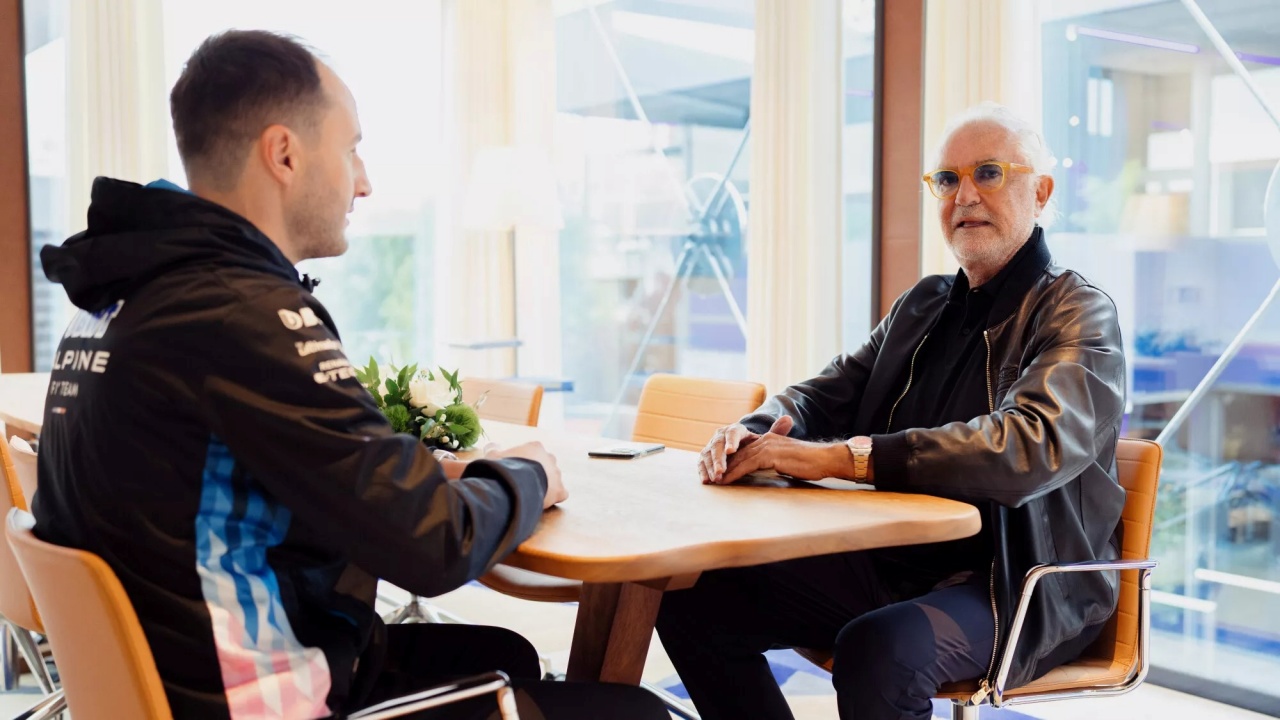 Briatore repele las críticas y Oakes rompe su silencio tras renunciar como director de Alpine