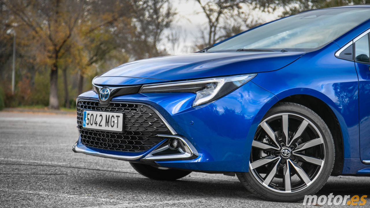 Con más de 6.000 € de descuento, fiabilidad Toyota y un motor híbrido, este compacto es un duro rival del Volkswagen Golf