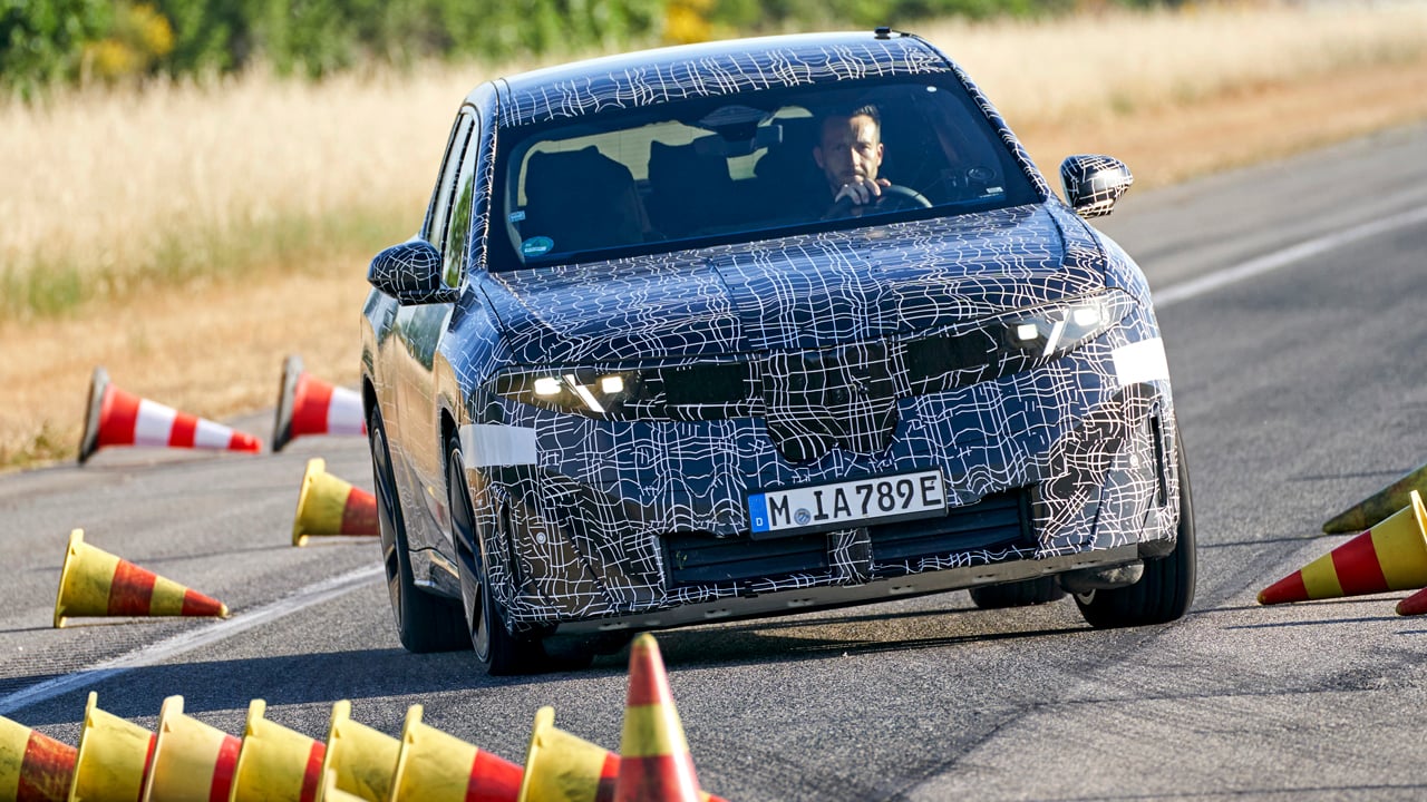 El nuevo BMW iX3 estrena tecnología de otro nivel, pero esconde el mismo problema que el último Audi
