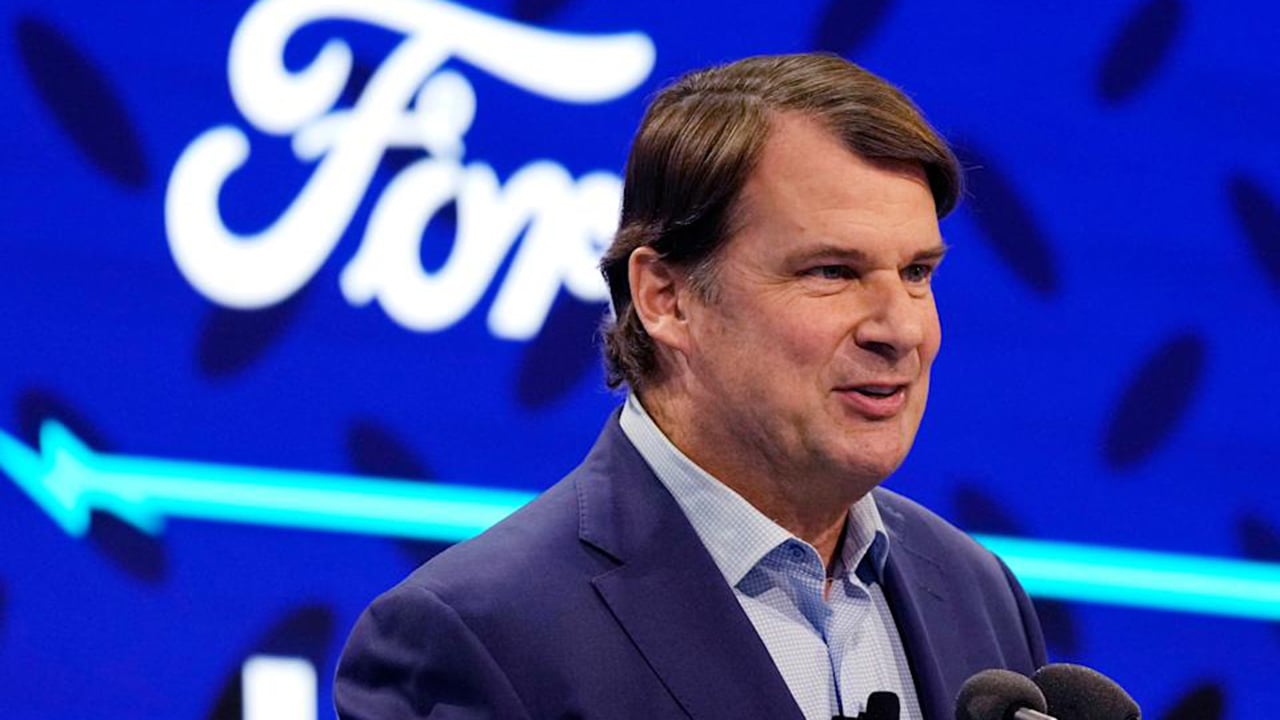 El CEO de Ford se rinde ante el coche eléctrico chino, “son muy superiores a los occidentales”