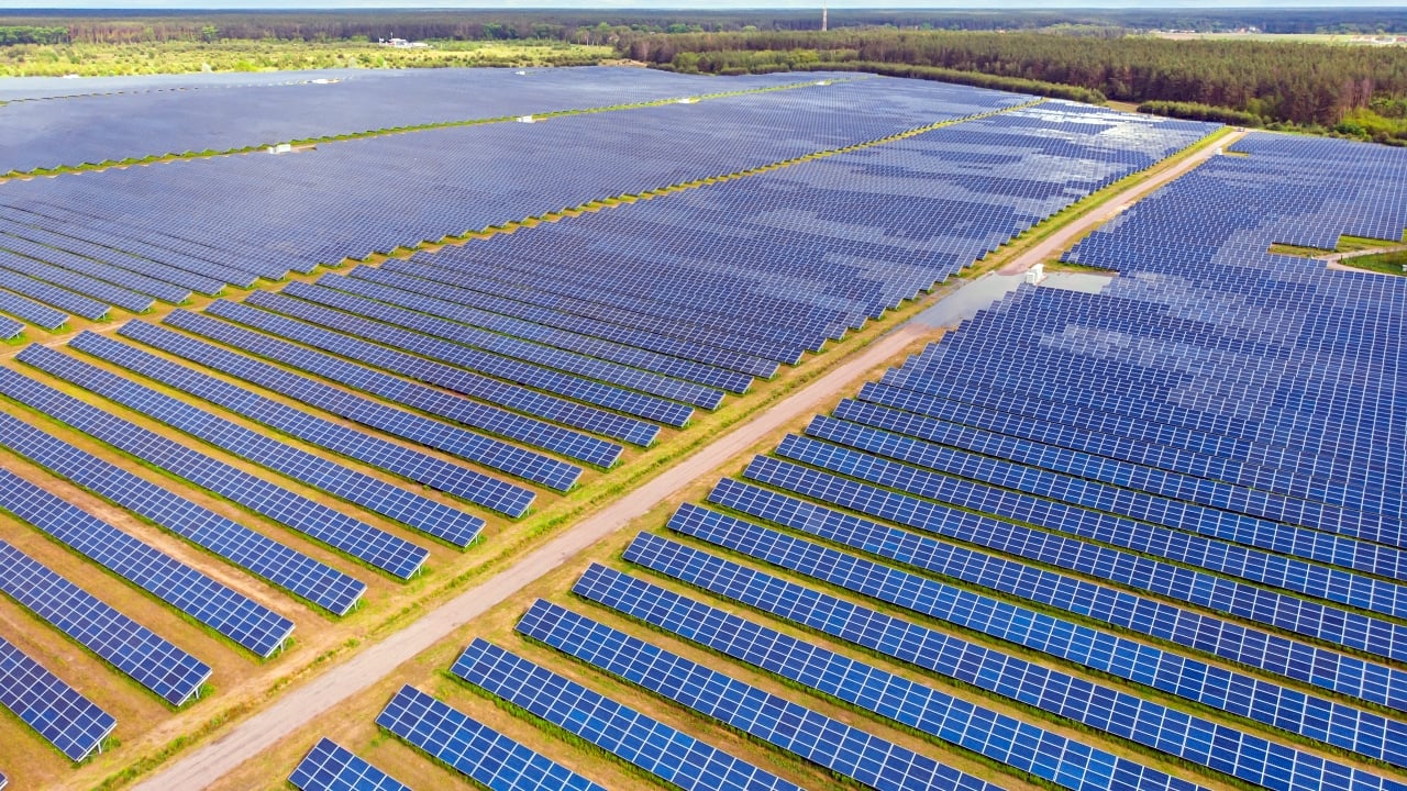 La brutale magnitudine del record solare della Cina: 100 pannelli al secondo e un miliardo di watt