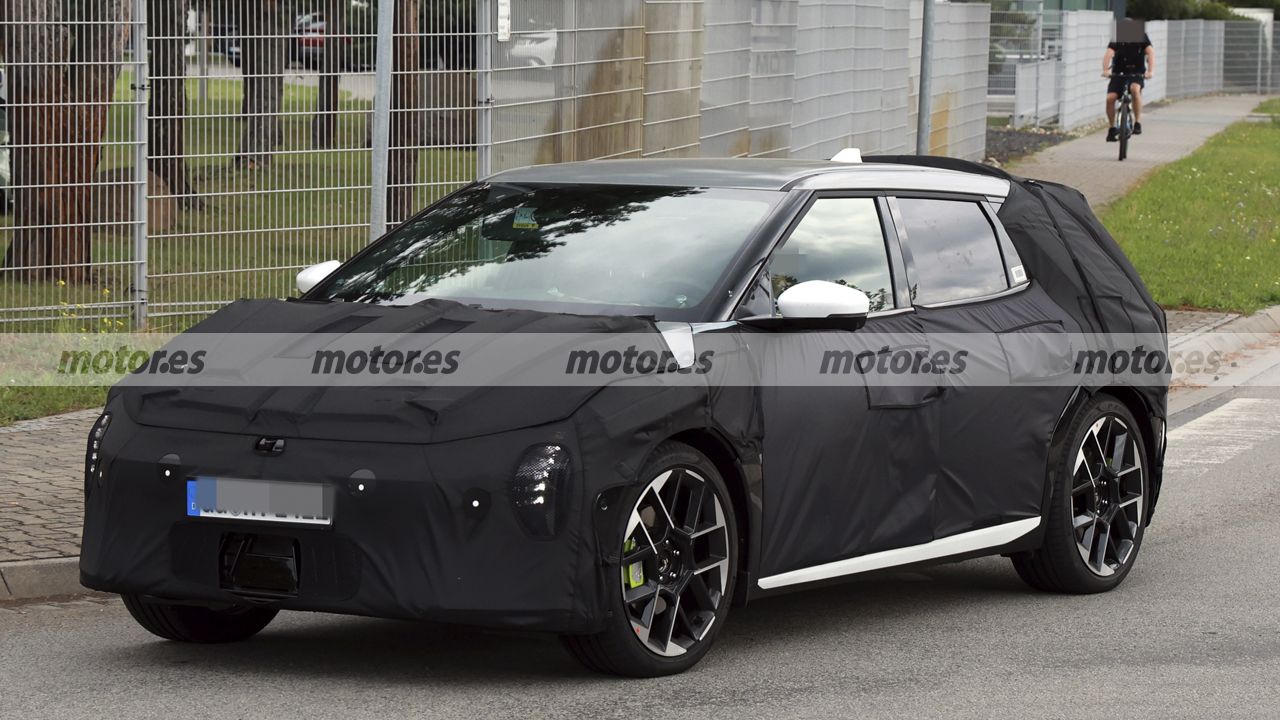 Fotos espía del KIA EV4 GT, el compacto eléctrico que amenaza al ID.3 GTX y a Tesla
