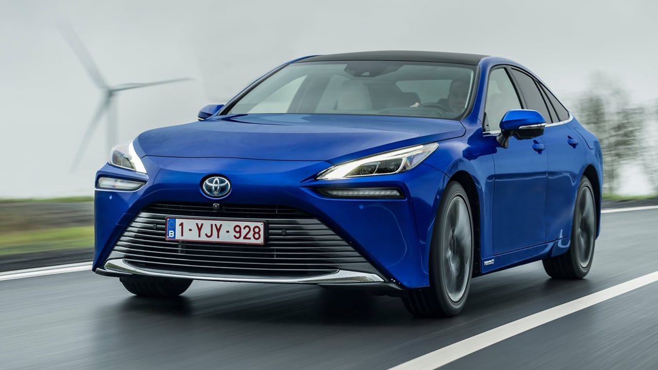 Compraron un Mirai creyendo en el coche de hidrógeno y ahora demandan a Toyota por dejarlos tirados