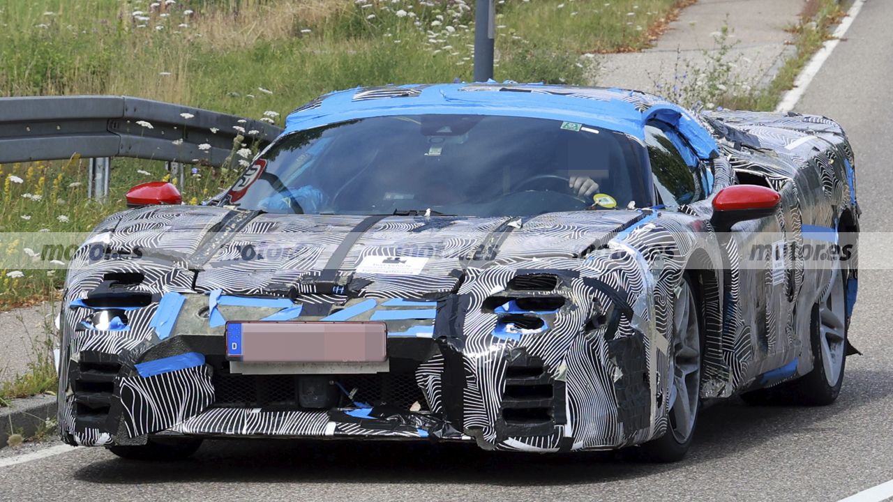 El Ferrari más esperado toma forma, lo que esconden estas fotos espía no es normal