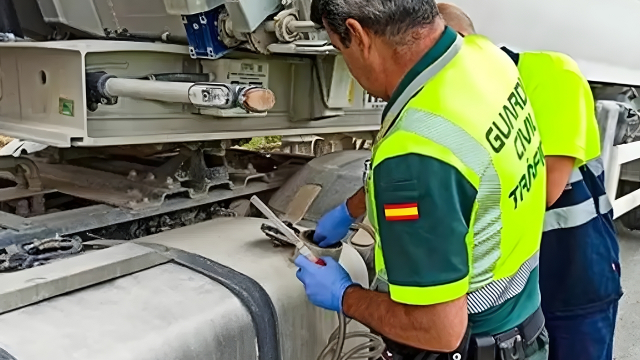 Por qué la Guardia Civil está revisando los depósitos de combustible en sus controles