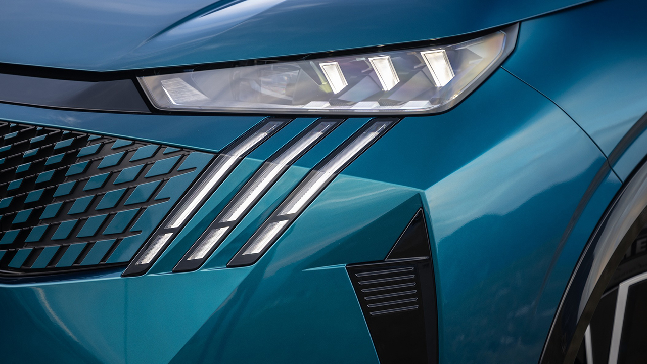 Peugeot esconde este 3008 en otros países, va contra la corriente eléctrica (y contra las normas)