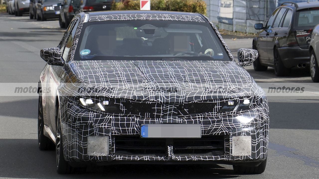 El nuevo BMW Serie 3 2026 ya empieza a perder camuflaje, el icono alemán se prepara para su gran revolución