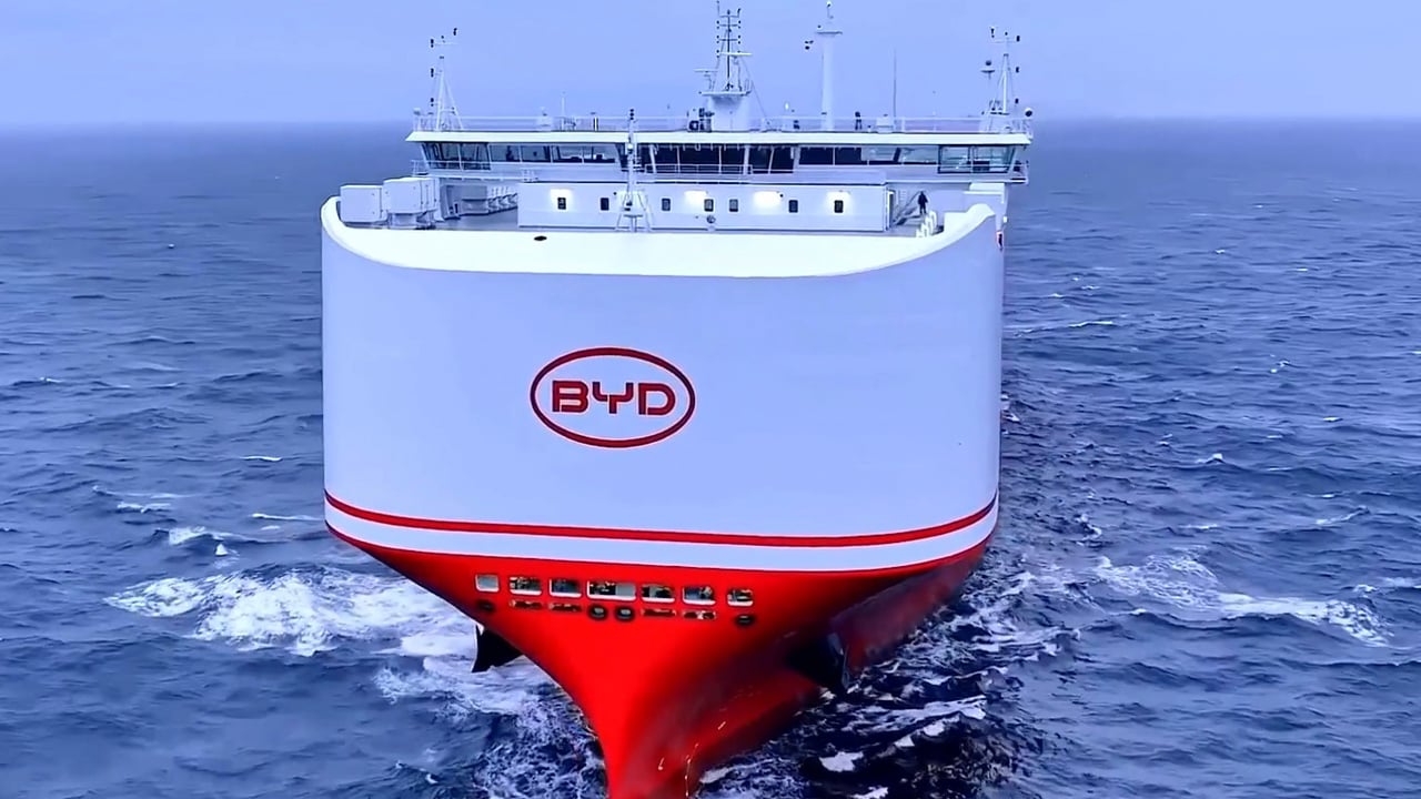 Elon Musk baja los precios de sus dos modelos estrella, pero BYD tiene un plan que Tesla no puede copiar