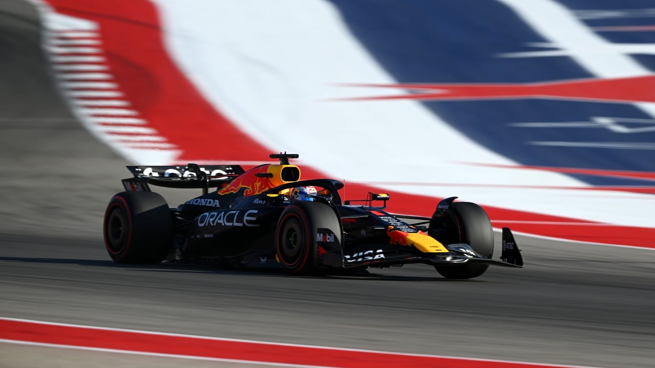 Verstappen logra la pole a la primera en Austin y presiona a un fallón Piastri