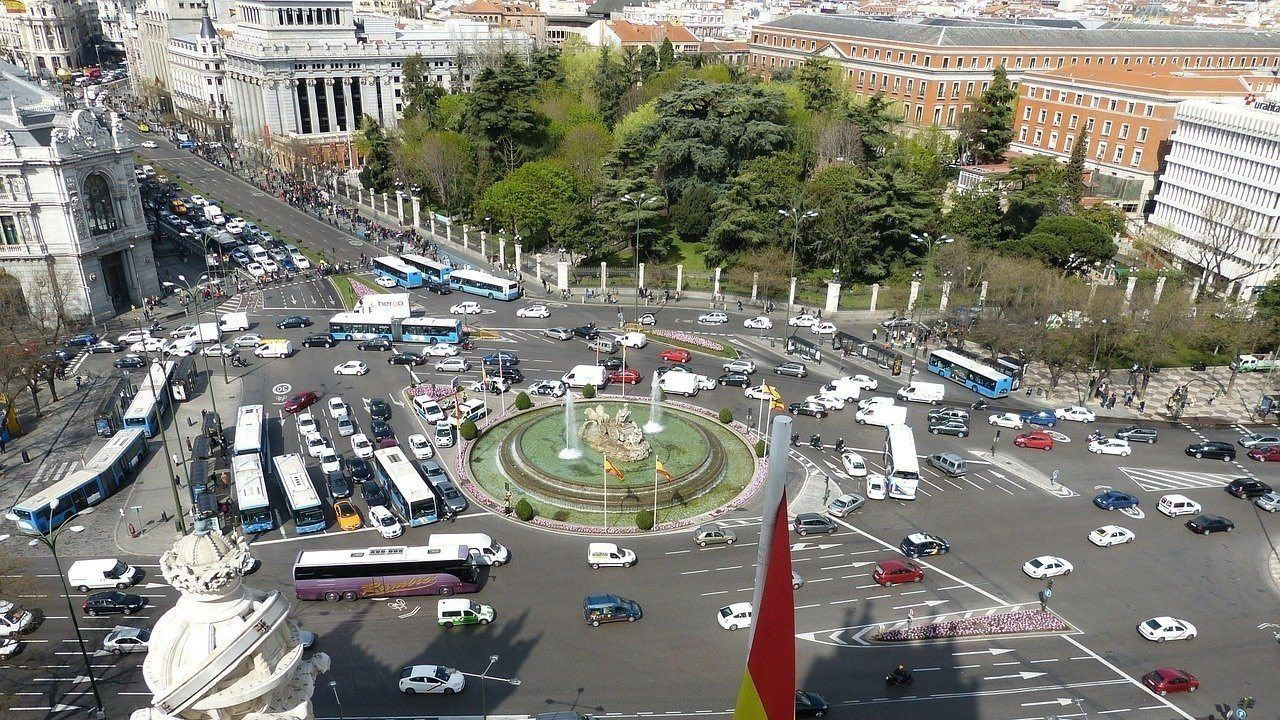 El Gobierno aprueba la Ley de movilidad sostenible: se avecinan cambios con las etiquetas, peajes urbanos…