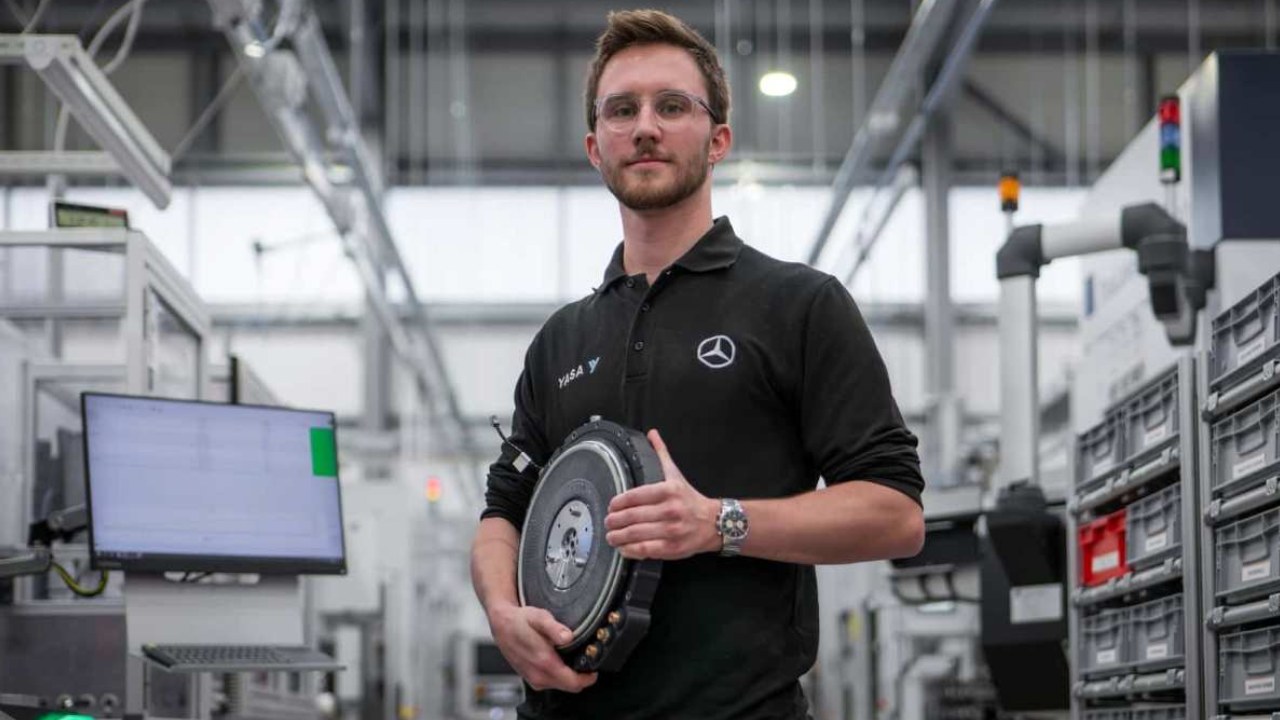Motores que puedes coger con una mano y que rinden 1.000 CV, la revolución que prepara Mercedes a ritmo de récord