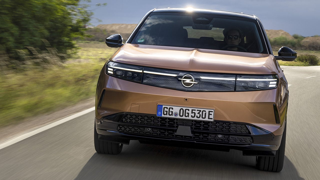 El Opel que supera al Tesla Model Y en autonomía ya tiene precios