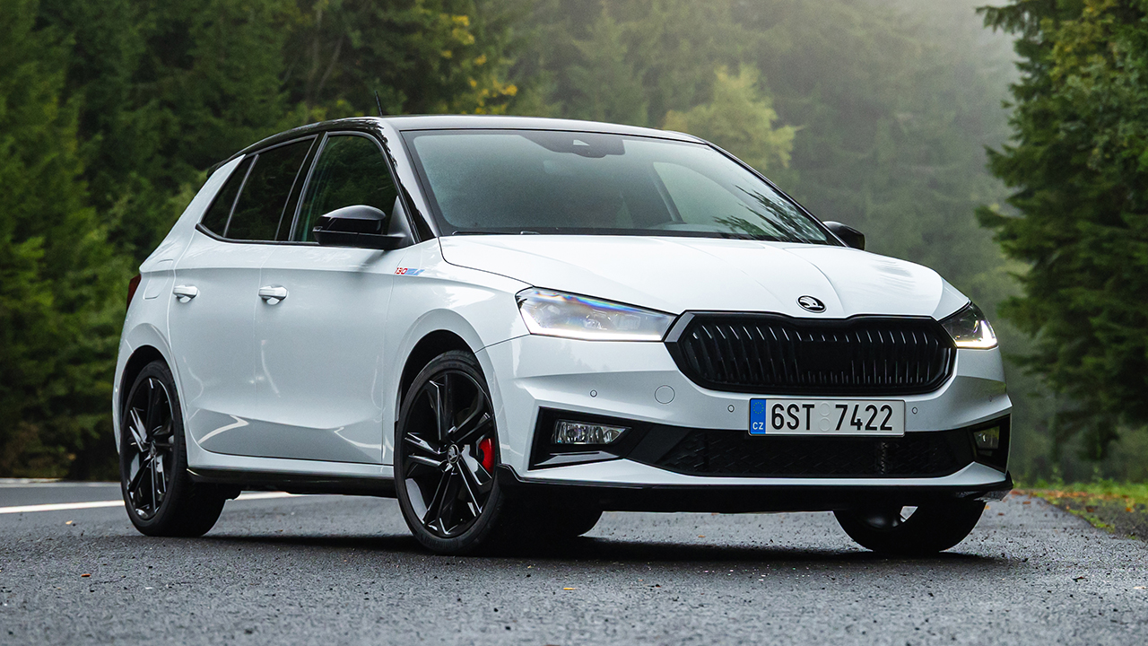 El nuevo Skoda Fabia 130 ya tiene precio, más potencia y un diseño que rememora al clásico RS