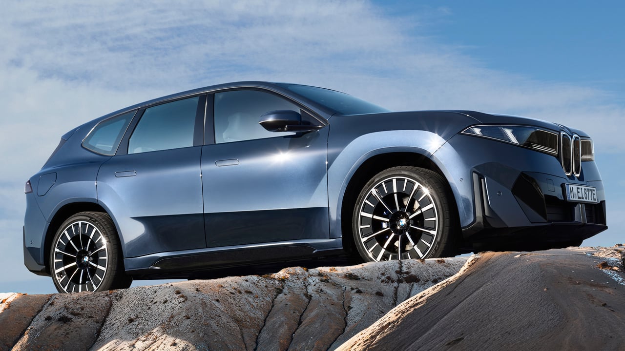BMW obra un milagro imposible, su nuevo SUV eléctrico ya vende más que el X3