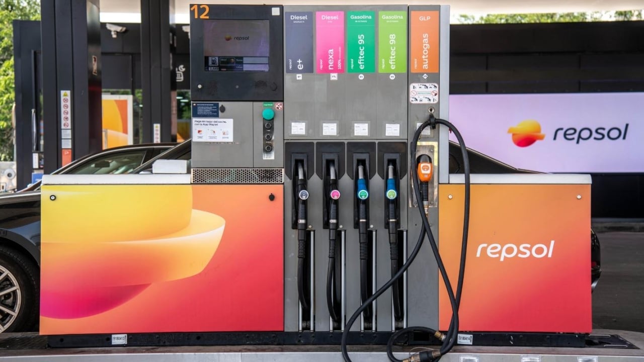 Parecía una quimera, pero Repsol ya ofrece gasolina renovable en España (y también en el Dakar)