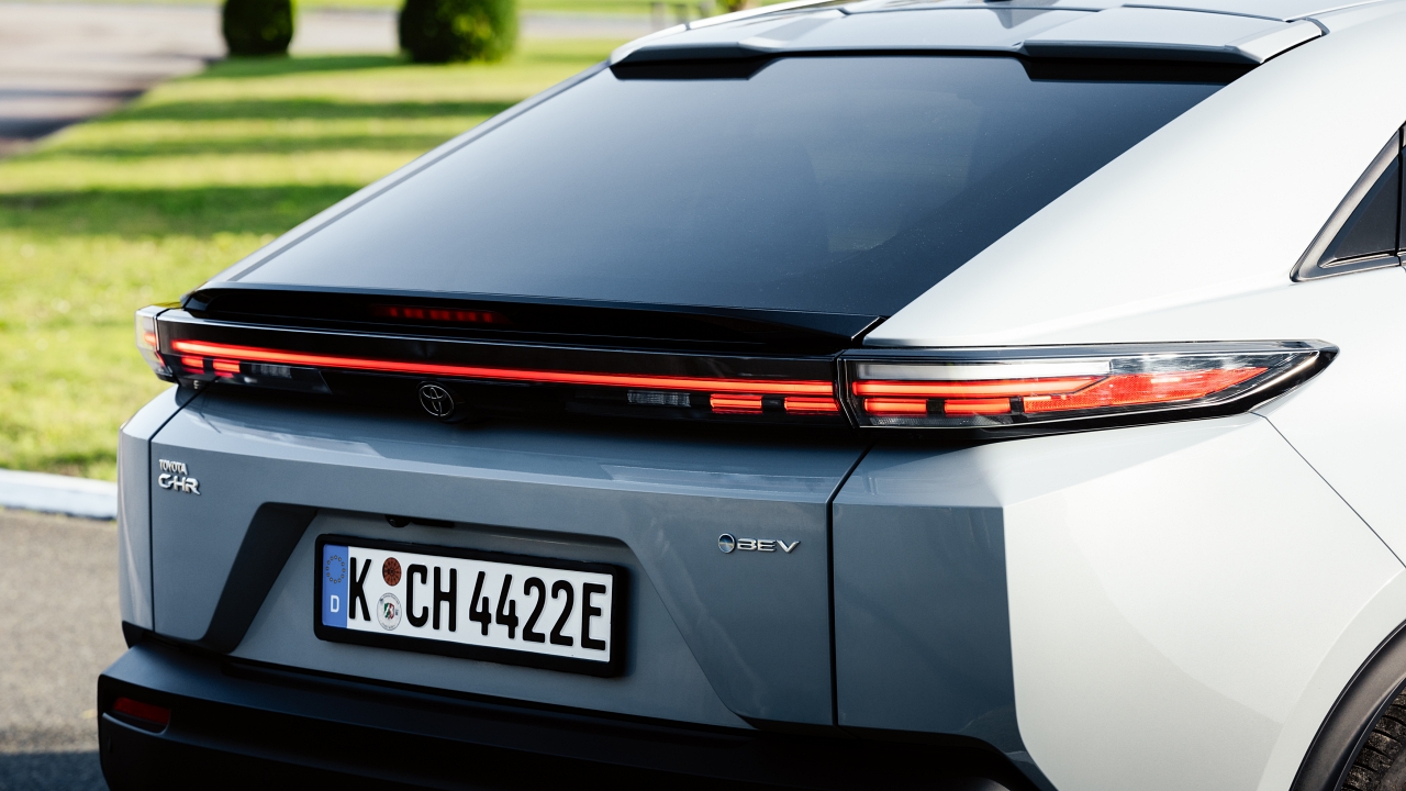 Con 609 km de autonomía y batería para 1.000.000 de kilómetros Toyota lanza al mercado el SUV más esperado del año