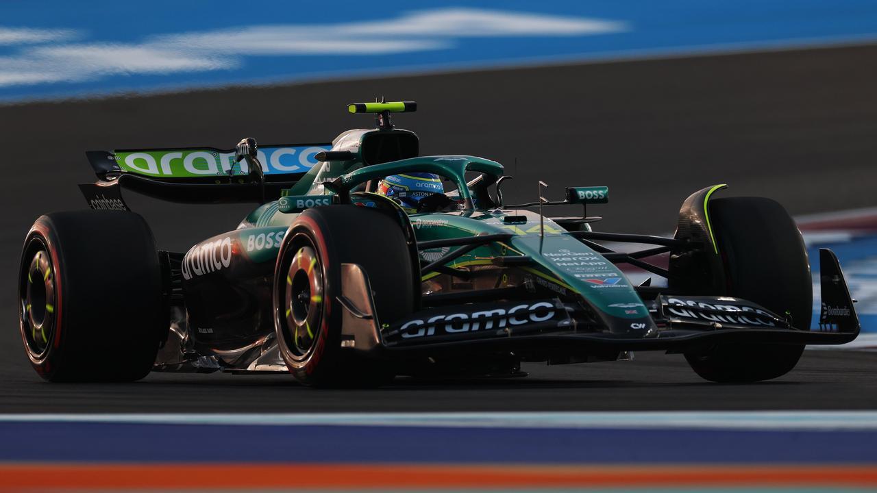 Alonso agradece “un regalo divino” en Qatar tras un error que pudo costarle los puntos