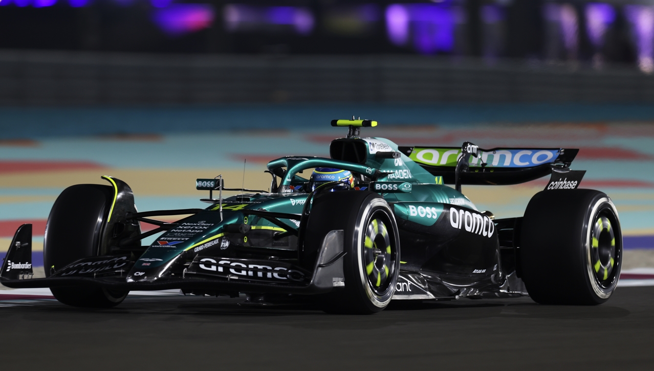 Alonso presume de currículum tras otro viernes de pelicula: 