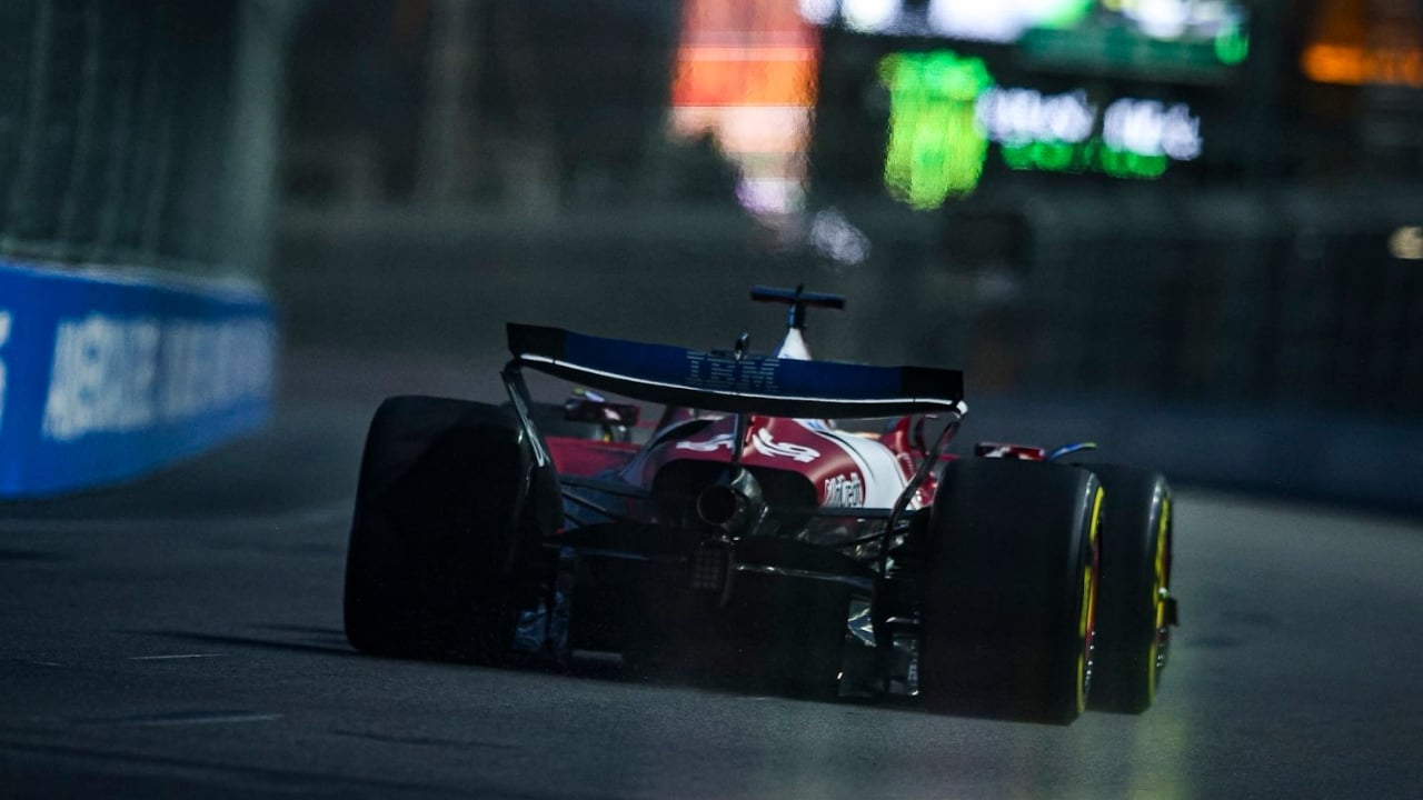 Charles Leclerc encabeza la tímida primera toma de contacto con el Strip