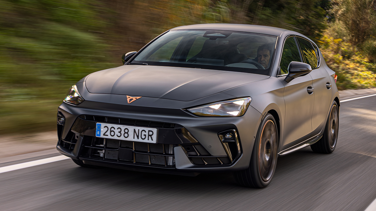 El nuevo CUPRA León VZ llega con 325 CV y una puesta a punto que pone en aprietos al Volkswagen Golf GTI