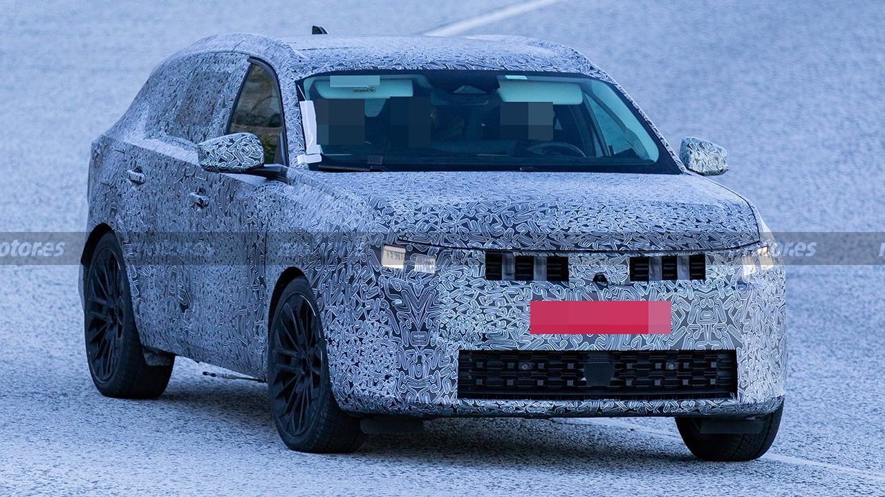 El bombazo de Dacia al descubierto en estas fotos, una inédita berlina familiar con aire Stepway que alarma a Skoda