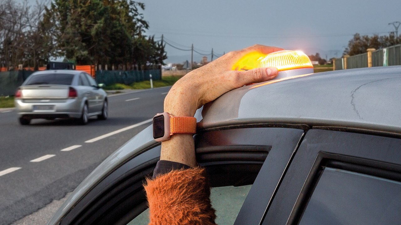 La DGT hace oídos sordos a las acusaciones de “error” por implantar la baliza V-16: “No tienes excusa para no llevarla”