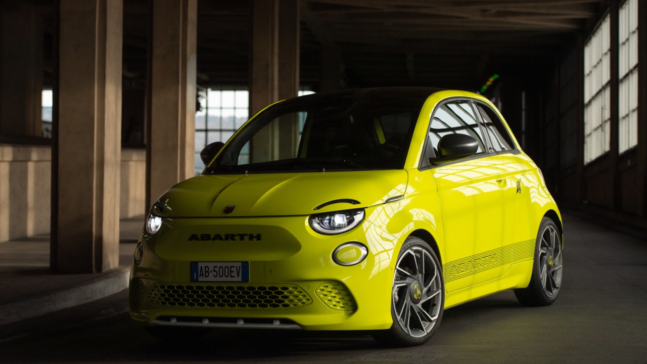 El escorpión que se muerde la cola, la conversión de Abarth al coche eléctrico juega una mala pasada a Stellantis con difícil solución