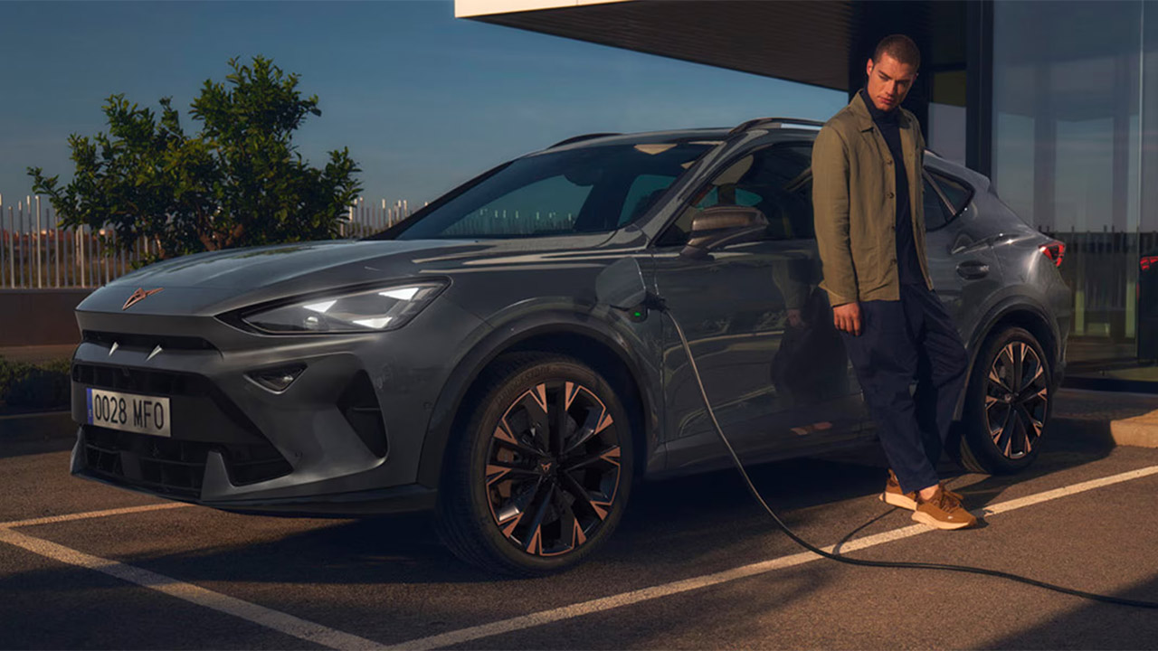 España sigue sin ser país para eléctricos y se dispara en híbridos enchufables: ya es el segundo mercado con más ventas PHEV