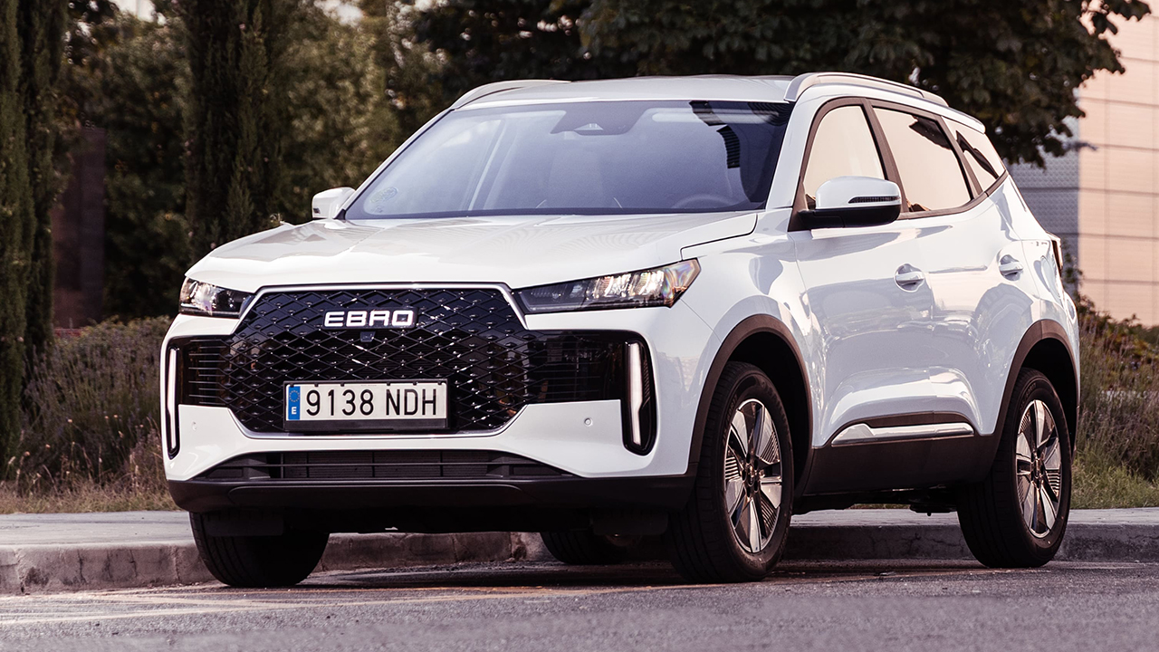 Con 7.200 € de rebaja, el EBRO S400 híbrido ofrece 211 CV con etiqueta ECO y equipamiento completo a precio de Dacia