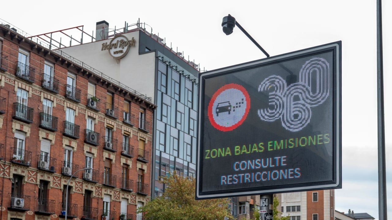 Óscar Puente, ministro de transportes: “Las ZBE no obligan a nadie a cambiar de coche, evitan su uso irracional”