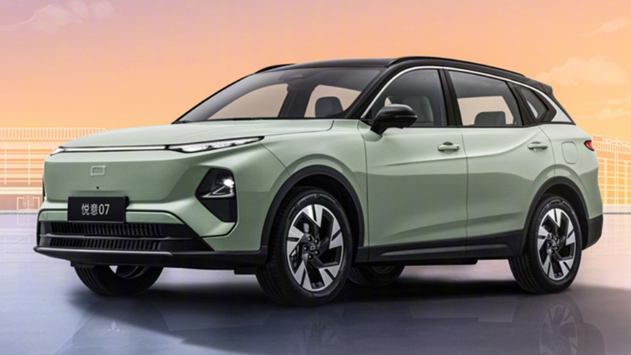 A precio de EBRO S700 y rival de BYD, este nuevo SUV híbrido llega a España con 250 CV y etiqueta CERO