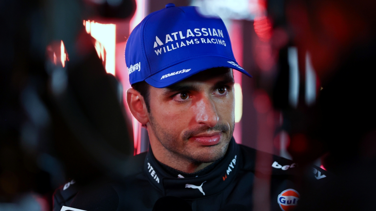 Sainz resiste a pesar de los daños de su Williams y la gasolina: “De repente ha saltado el suelo…”