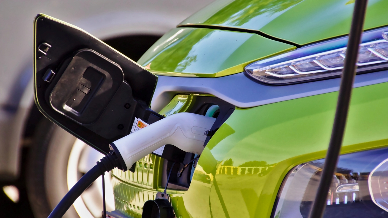 Se pone en marcha el MOVES Corredores, un plan para cubrir los desiertos de carga del coche eléctrico en España