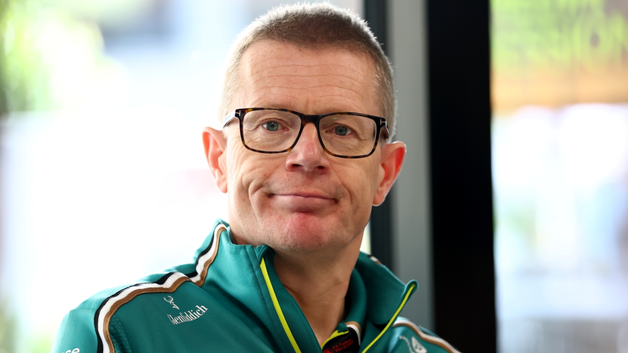 ¿Terremoto en Aston Martin? Afirman que Cowell va a ser despedido y un viejo conocido de Sainz lo reemplazará