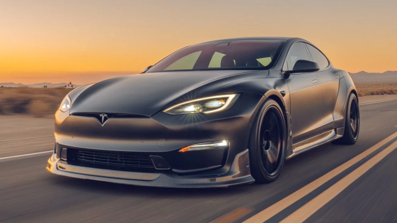 ¿Tendrá Tesla una división deportiva como M o AMG? La respuesta de Elon Musk no deja indiferente