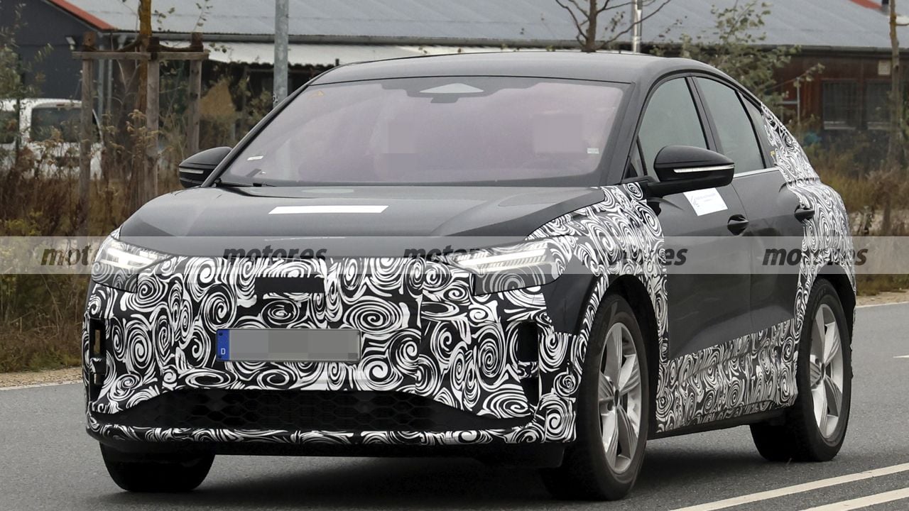 El Audi Q4 e-tron 2026 se deja ver, un pequeño facelift por fuera y una gran revolución tecnológica por dentro